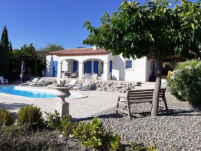 Modern villa in Camplong with private pool